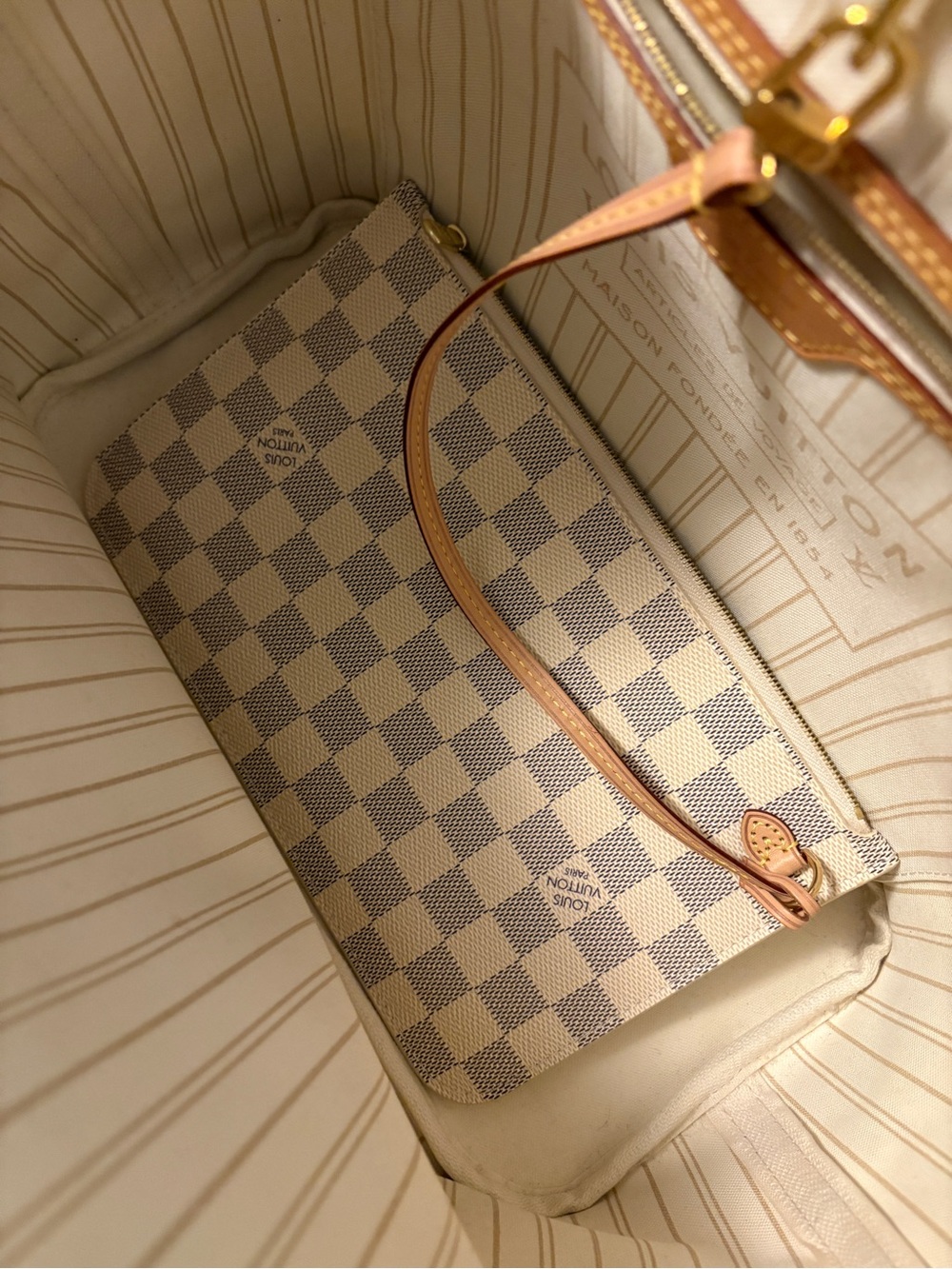 Louis Vuitton Neverfull MM in Damier Azur - Picture 14 of 16